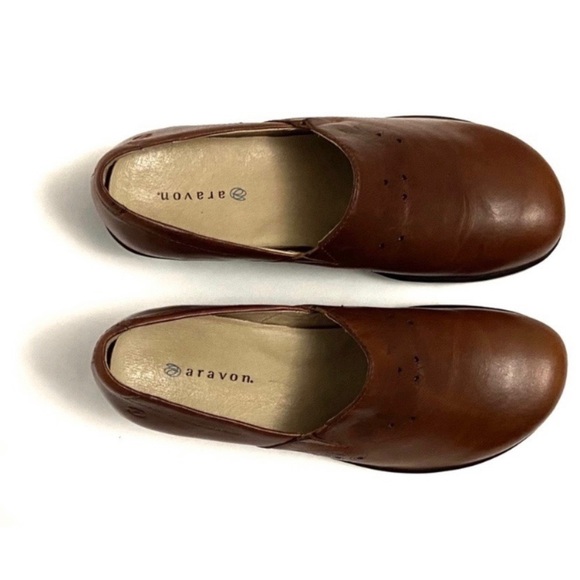 Aravon Mara Etched Leather Wedge Loafers - Picture 5 of 8